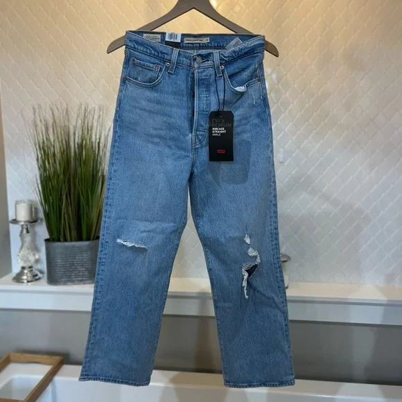 Levi’s Premium Ribcage Straight Ankle Size 28. Never worn - Picture 2 of 3